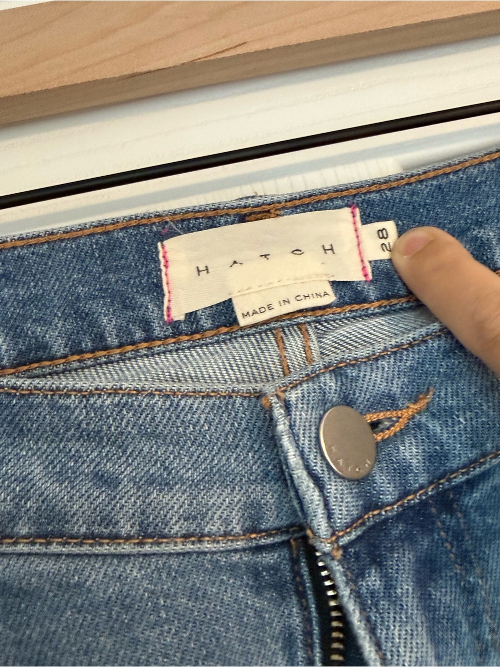 Hatch Distressed Maternity Boyfriend Jean - size 28 - Picture 6 of 8